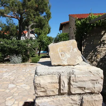 Stone House Skrivena *