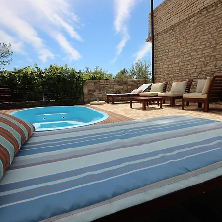 Stone House Skrivena *