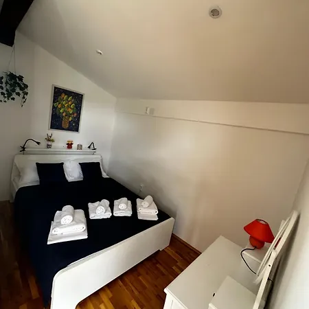 Stone House Skrivena *