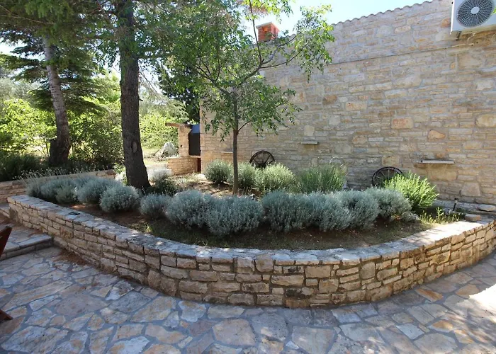 Stone House Skrivena