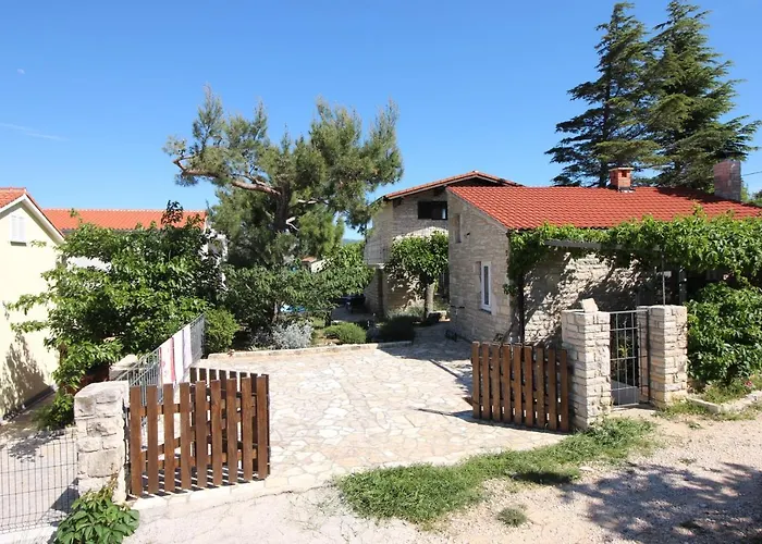 Stone House Skrivena Nyaraló *