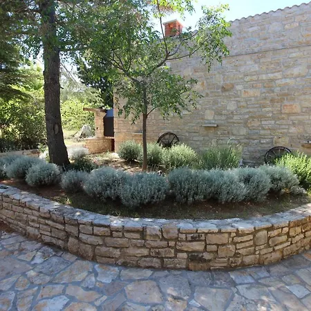 Stone House Skrivena