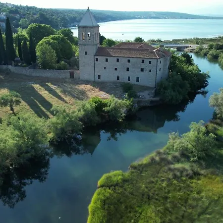 بيت للعطل Stone House Skrivena Pridraga